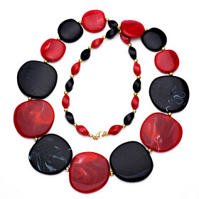 Pebble Cranberry Black Long Necklace with Gold Accent