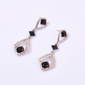 Diamond Shaped Pierced Earring in Rhodium