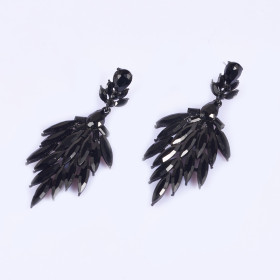 Flying Feather Black Earrings