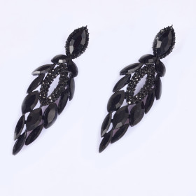 Flying Feather Black Earrings